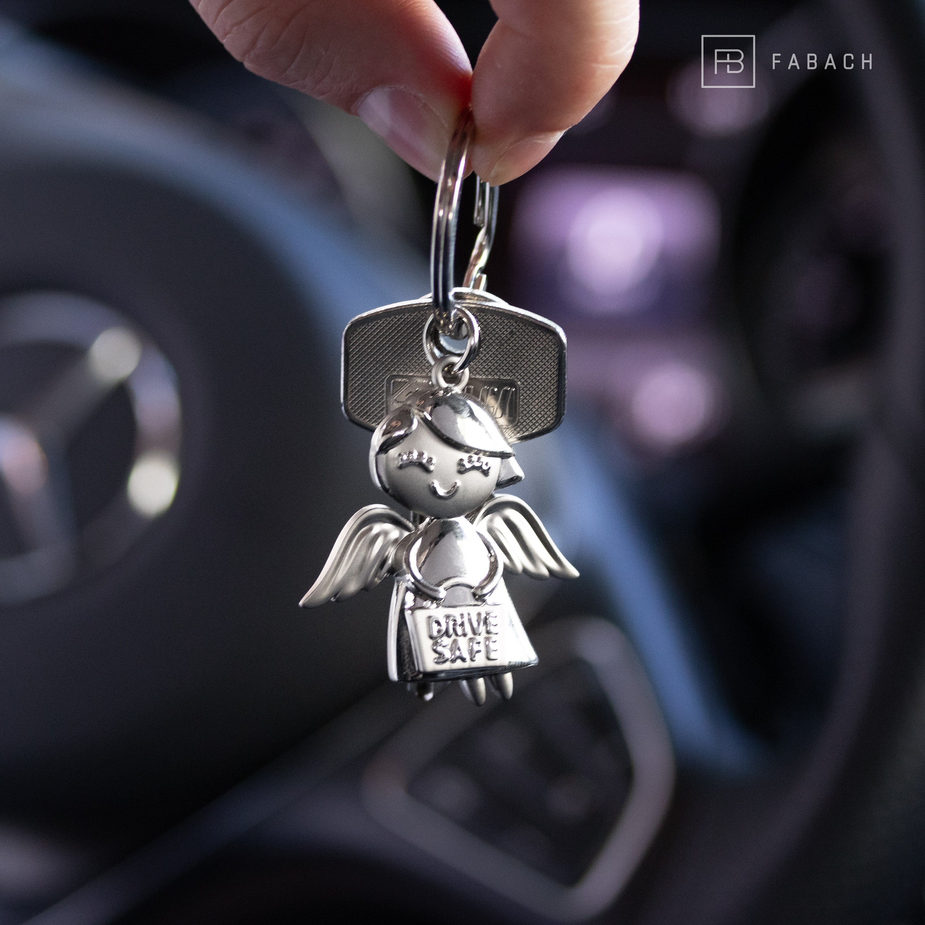 Car Miniatur Auto Schlüsselanhänger - Süßer Glücksbringer für Autofahrer  - mit Gravur Dein Schutzengel fährt mit Dir