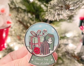 Broche de esmalte Globo de Neve Doces Mágicos | Broche de lapela de Natal Mágico