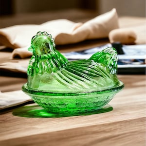 The Pinch Sat Shaker | Salero de pizca gallina | Mexican Salt, Green Glass Hen on Nest Covered Candy Dish with/Lid, Vintage, Nesting Chicken