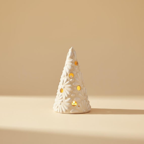 タラベラクリスマスツリーキャンドルホルダー - 手作りメキシコ陶器