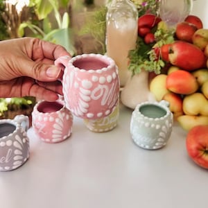 Mini Jarrito de Talavera – Recuerdo de Cerámica Mexicana Personalizado – Mini Taza Hecha a Mano para Bodas o Fiestas