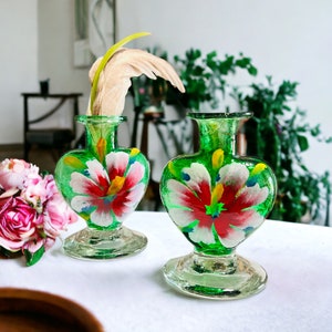 Green Heart Blown Glass Vase – Handmade Mexican Art – Luxury Wedding & Event Decor