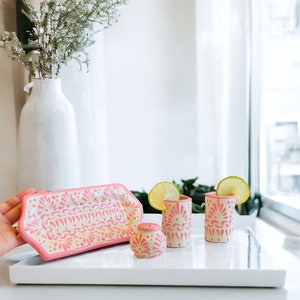 Rosa Talavera Keramik Schnapsgläser mit Salzstreuer und Teller (4er-Set), Tequila Geschenke, Dating Jahrestag, Mutter Geschenke, Brautjungfer