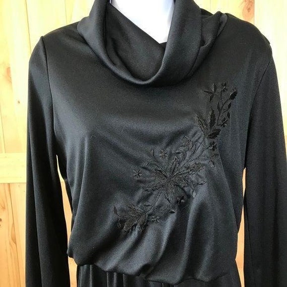 Vintage 70s cowl neck black knit dress e flowers - image 5