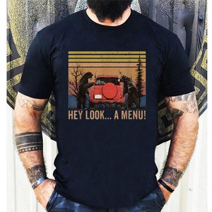 Hey Look A Menu Shirt, Lustiges Camping Shirt, Bär T-Shirt, Stick Family, Wandershirt, Abenteuer Shirt, Unisex Heavy Cotton Tee
