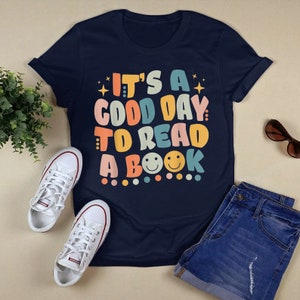 Es un buen día para leer camisa camisa libresca libro sudadera poeta camisa literatura camisa bibliotecaria retro estética ropa indie camiseta