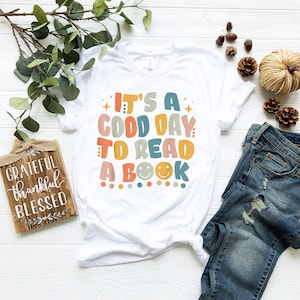 Es un buen día para leer camisa camisa libresca libro sudadera poeta camisa literatura camisa bibliotecaria retro estética ropa indie camiseta