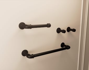 Juego de Baño de 4 Piezas con Toallero de Tubería y Ganchos Rústicos – Encantador Regalo de Spa para el Hogar
