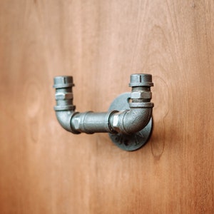 Industrieller Rohr-Mantel- Kleiderhaken – Vintage Handtuch- Türhaken – Rustikale Huthaken – Metall-Wandhaken für Bad & Türen