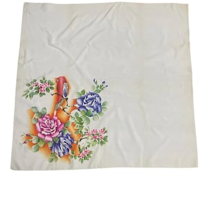 Chiński ręcznie malowany jedwabny szal z motywem kwiatowym z lat 50. i 60. XX wieku