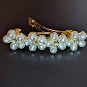 Pearl Flower Hair Barrette, Pearl and Gold Barrettes, Pearl Barrettes, Barrettes for Her, Barrette Gift for Her, Bridal Barrette for Wedding