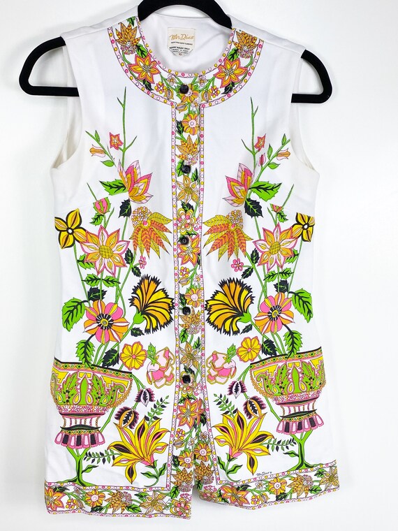 Vintage 1960's Mr. Dino Floral Sleeveless top