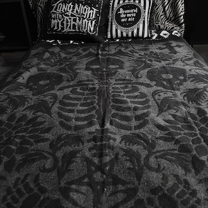 Skull Thin Blanket -Dahlia and skull Blanket-Gothic vampire Blanket-Dark Medieval Blanket-Thin style