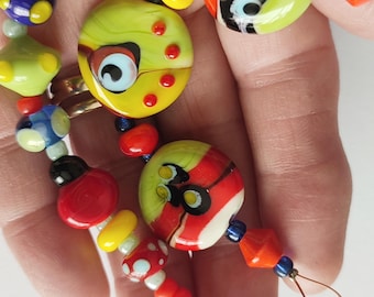 unieke eenmalige set in felle kleuren rood groen geel en blauw handgemaakt in mijn eigen studio in Nederland
