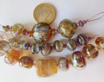 3 handmade glaskralen in gouden kleuren met een lila accent a perfect gift for Mothers Day, by Petra Hergarden uit Nederland