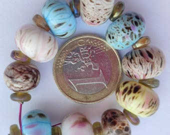 10 bijzondere kralen met een luipaard print in zacht kleuren, unieke set handmade by Petra Hergarden uit Nederland, Kralenateliermona