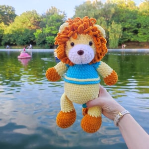 Knitted plush lion toy made in Ukrainian colors | Ukrainian crochet lion | Stuffed Lion | Ukrainian handmade toy | Ukrainian gift
