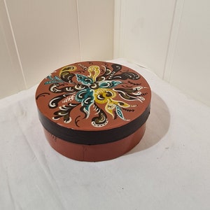 Beautiful little rose painted box, jewelry box, treasure chest, folk art, Norsk rosemaling, hand made, bent wood