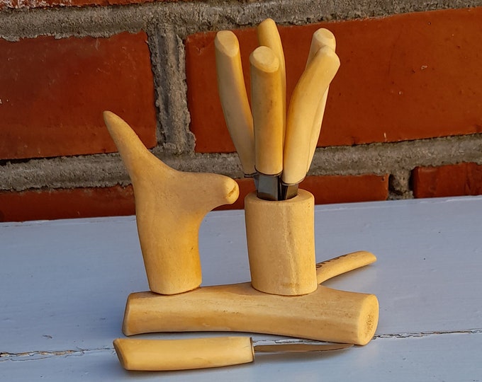 Great little set with knives and holder, made of reindeer bones, Memories from Tromsø, Norwegian Folk-Art, MCM, Mid-century, collectibles