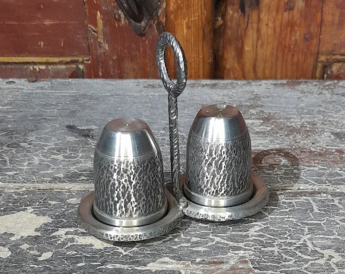 Beautiful set of salt and pepper shaker with chip carving  pattern, handmade folk art, Norwegian tin / pewter, Manufacturer: Norwegian