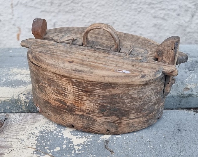 Antique little tine box with nice patina,Norwegian folk-art, rustic and primitive antiques, scandinavian folkart