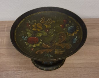 Charming Norwegian Hand-Carved Cake Bowl - Rustic and Primitive Farmhouse Decor