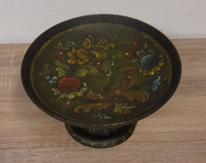 Charming Norwegian Hand-Carved Cake Bowl - Rustic and Primitive Farmhouse Decor