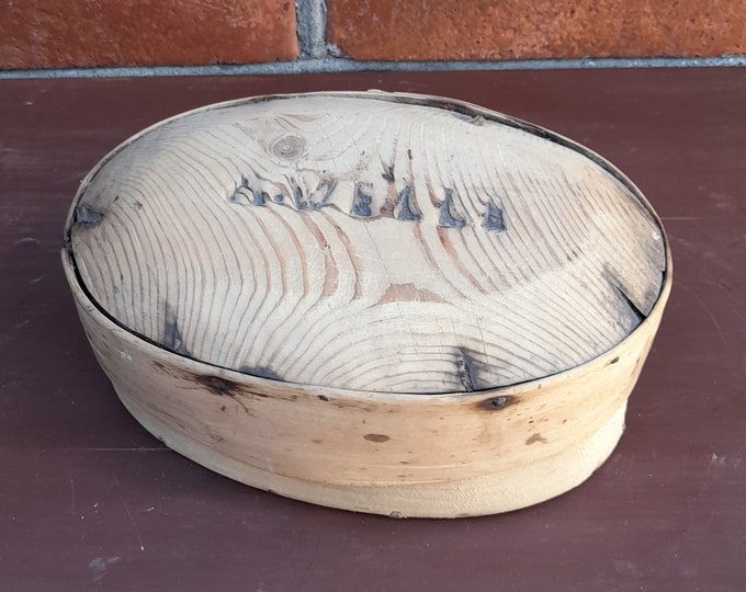 Stunning tine box, antique, rustic antique, Bent wood, Norwegian folk-art, rustic and primitive