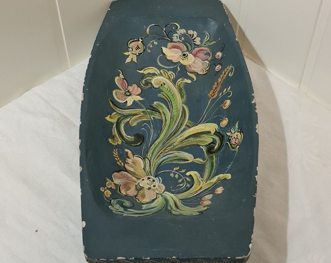 Rosemalt trau,  farmhouse, traue, rosemaling, Norwegian folk art, hand painted rosemaling,thaw, scandinavian decor