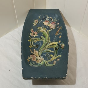 Rosemalt trau,  farmhouse, traue, rosemaling, Norwegian folk art, hand painted rosemaling,thaw, scandinavian decor