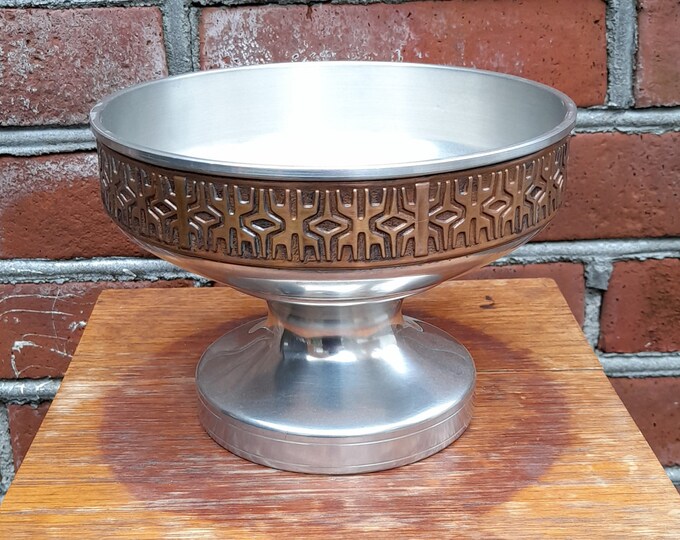 Beautiful tin bowl with Norwegian viking pattern, handmade folk art, Norwegian tin / pewter, Manufacturer: Norwegian