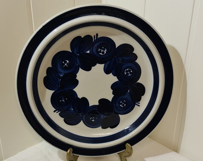 Large serving plate, anemone, vintage finnish design, 1970s designer Ulla Procope