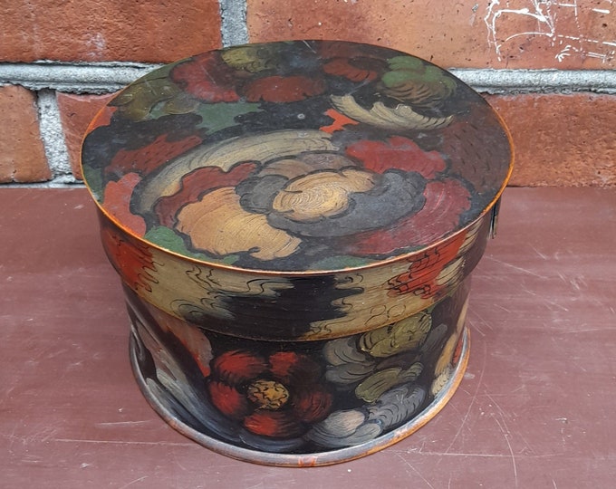 Lovely folkart storage box,folk-art, farm house, box with rosemaling, Norway. Handmade bent wood bowl, Rose pattern