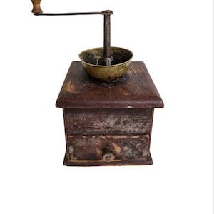 Molinillo de café antiguo del siglo XIX, Molinillo de café de madera rústica, Molinillo antiguo vintage
