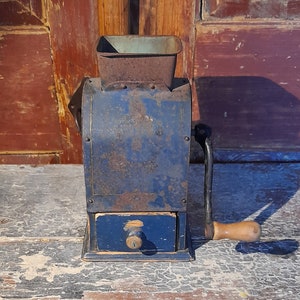 Stunning wooden coffee grinder, from 1900s, rustic antique, Bent wood, Norwegian folk-art, rustic and primitive,Folk-art,Old kitchen tool