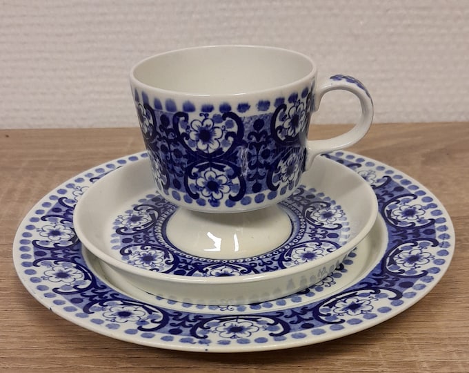 Arabia,Stunning breakfast trio, Ali decor, Mid century, Decorated in blue on a white background,Scandinavian vintage design,Raija Uosikkinen