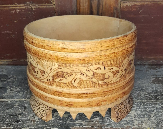 Handmade Butter Amber Bowl from Morgedal, Telemark in Norway with Scorching Decor