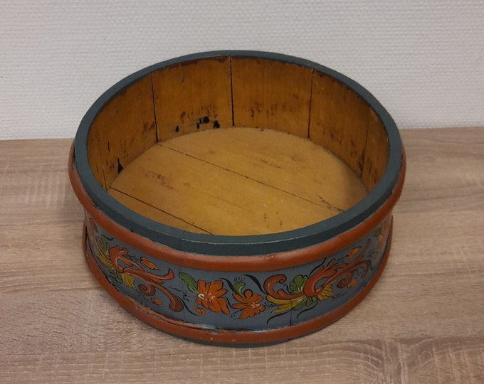 Norwegian rosemaling, Vintage bowl rosemalt, Rosemalt bowl folkart, Rose paint 1983 Norwegian Folkart, Mid-century