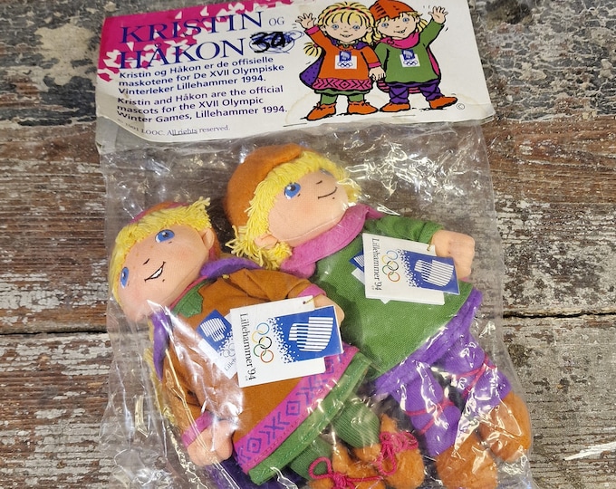 Hand made Hokon and Kristin figurines from Winter olympics in 1994 Lillehammer, Norwegian Folk-Art, Collectibles, Dolls, Norwegian folkart