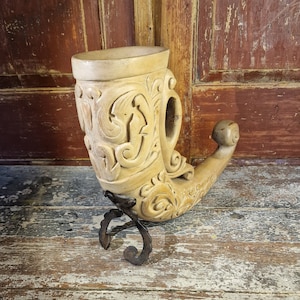 Cuerno de bebida noruego vintage tallado a mano - Taza de decoración vintage hecha a mano - cuerno de cerveza vikinga - arte popular escandinavo
