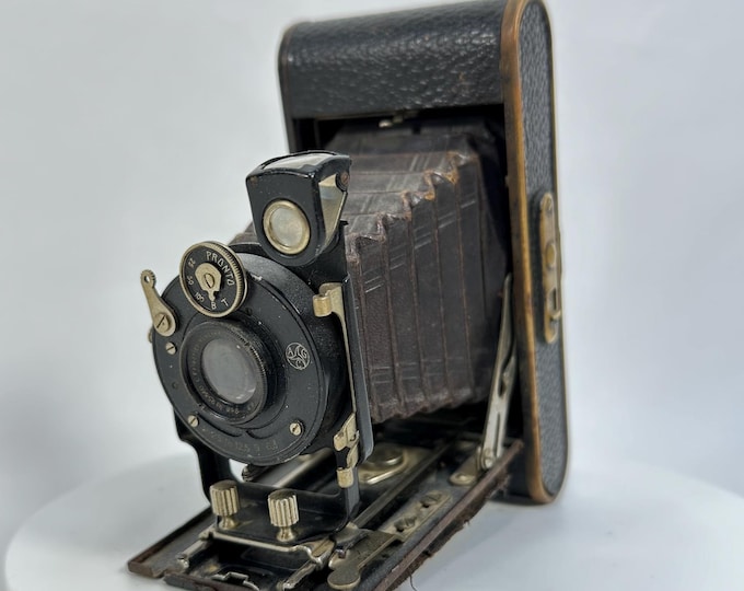 Vintage Nagel Vollenda 70/0 Folding Camera 6x9 cm - Perfect Addition to Your Camera Collection