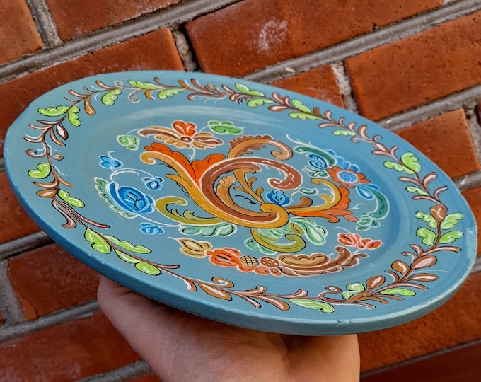 antique cake bowl with newer painting,Farmhouse,rosemaling, folkart, hand carved, rustic and primitive bowl, Norwegian made