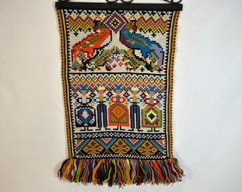 Vintage norsk broderad gobeläng med klara starka färger - Väggbonad med folkkonst