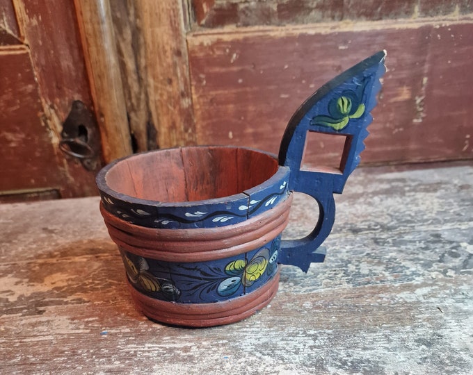 Stunning ale drink cup, antique rustic antique, Bent wood, Norwegian folk-art, rustic and primitive, antique chip carving
