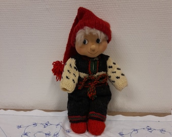 Charming Vintage Hand Knitted Santa Claus Doll - Norwegian Made in the 80s - Perfect Christmas Decoration