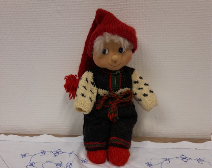 Charming Vintage Hand Knitted Santa Claus Doll - Norwegian Made in the 80s - Perfect Christmas Decoration