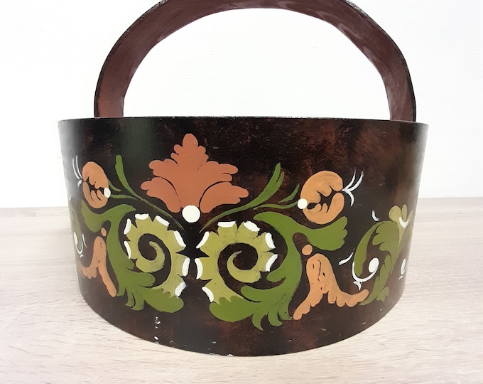 Norwegian sendingskurv with rose-paint, Anno 1977, Folkart, Rustic and primitive, rare object, folk-art, handpainted, shipping basket