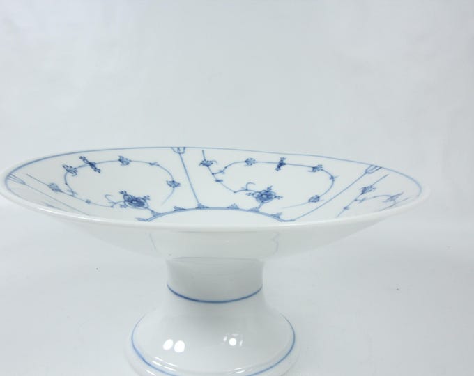Hand-Painted Porsgrunn Porcelain cake stand with Blue Straw Design - Blue fluted design