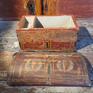 Stunning Rosemalt chest, from 1920-1940s, rustic antique, Bent wood, Norwegian folk-art, rustic and primitive, Norwegian OS rosemaling
