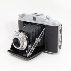 Kershaw 630 Folding Camera | Mid-20th Century Craftsmanship | Vintage Photography | Analog Camera | Collectible